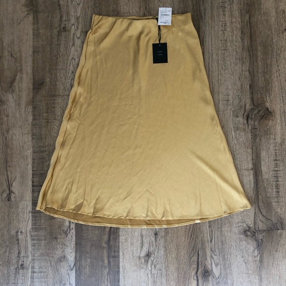 Gold midi skirt - Picture 2 of 3